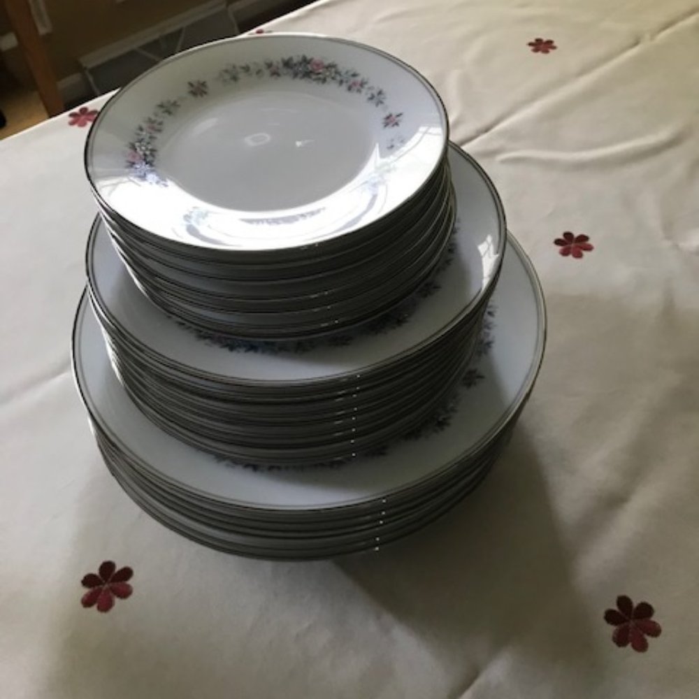 NORITAKE CYNTHIA CHINA SET